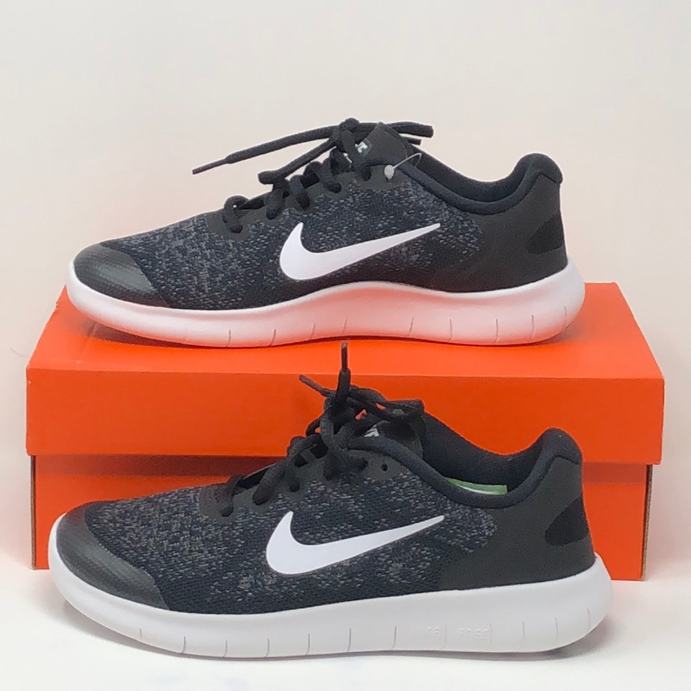NWT Nike women’s free RN sneakers